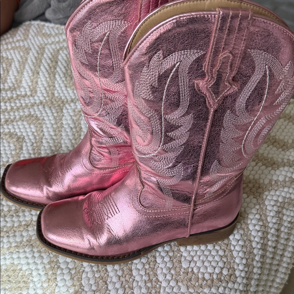 Shyanne metallic Pink Girl Boots size 3